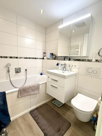 Bad mit Badewanne