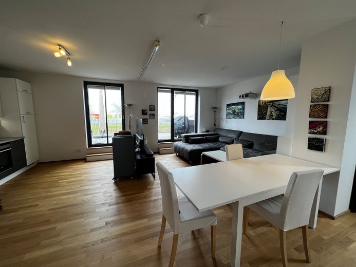 2-Zimmer Penthouse mit zwei Dachterrassen (Passivhaus) – Wohn-/Esszimmer