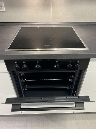 Kochfeld und Backofen