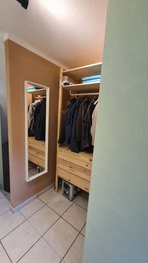 Reihenendhaus mit Keller, Garten, Pelletofen, 2 Stellplätzen & Gartenhaus – 55270 Jugenheim – privat – Garderobe - Erdgeschoss