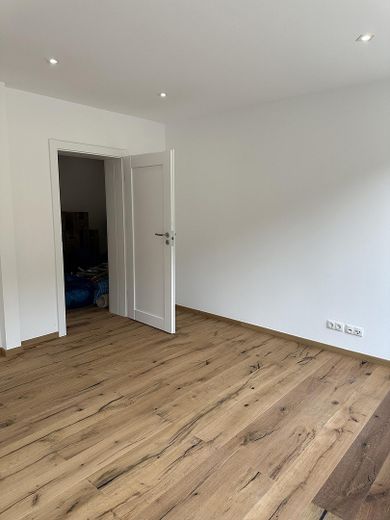 Appartamento al piano terra di 5 locali, cucina componibile, parquet, terrazza e giardino – Kinderzimmer 1