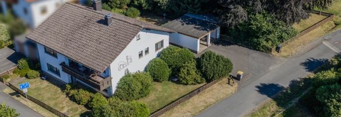++ KRAG Immobilien ++ Zwei Wohnebenen, und Randlage – ideal für Generationen unter einem Dach ++