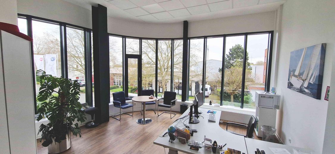 Moderne Co-Working Arbeitsplätze | Hürth-Gleuel nahe Autobahnkreuz Köln – Eckbüro