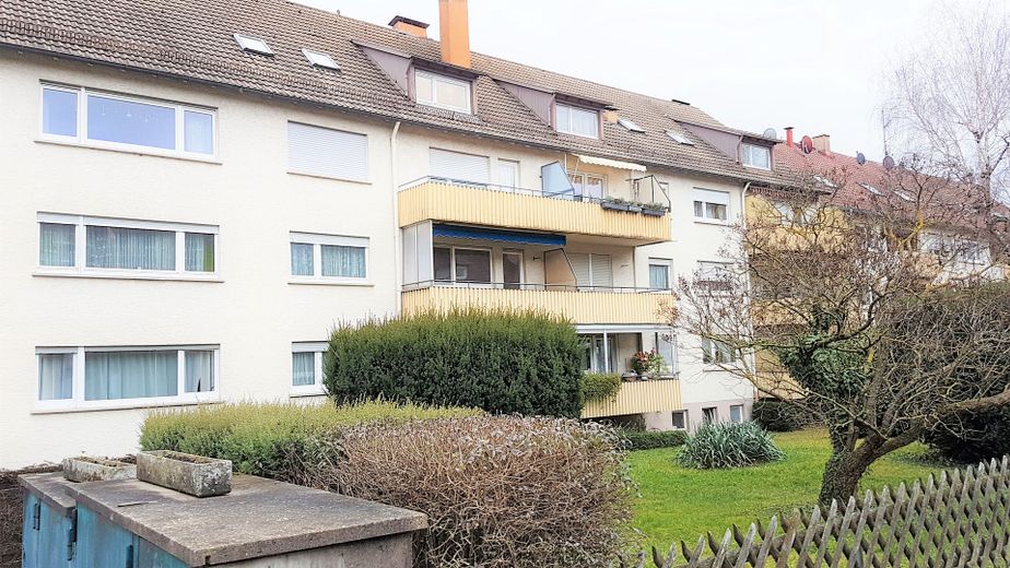 Renovierte 1-Zimmer Wohnung mit Einbauküche, Waschmaschine und Parkplatz – Hausansicht
