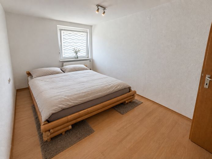Charmante twee-onder-een-kapwoning met tuin, terras en volop ruimte om zich prettig te voelen – Elternschlafzimmer