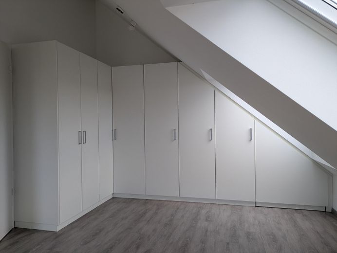 ++ EXCLUSIVES PENTHOUSE IN KORNTAL: BARRIEREFREI MIT AUFZUG - DACHTERRASSE MIT STADTBLICK ++ – Schlafzimmer Einbauschrank