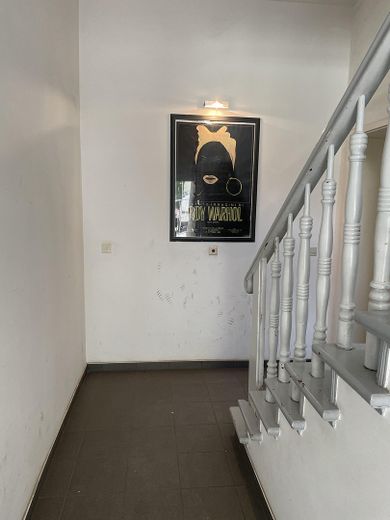 День відкритих дверей: Сб. 26.9. о 12:00: світла 1-кімнатна квартира на північній околиці Пренцлауер-Берга, без комісії та готова до заселення – Treppenhaus