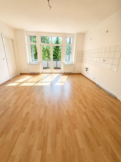 Helle 2-Zimmer Wohnung mit Balkon - barrierefrei mit Fahrstuhl – Küche, Essen, Wohnen 
