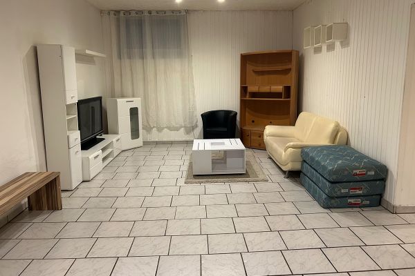 VIVIENDA DE 3 HABITACIONES CON COCINA, BAÑO Y PASILLO CERCA DEL AEROPUERTO DE HAHN