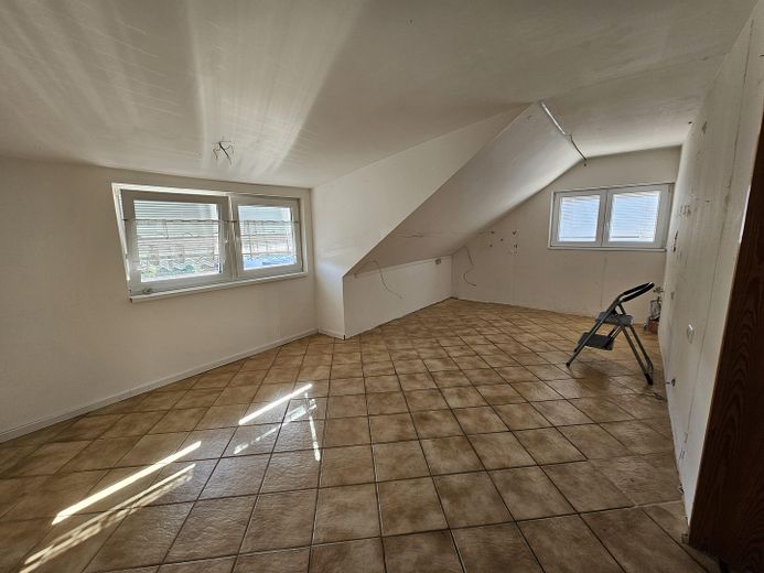 Familienfreundliches Einfamilienhaus mit großem Garten in Mannheim Gartenstadt – Küche, Essbereich oben