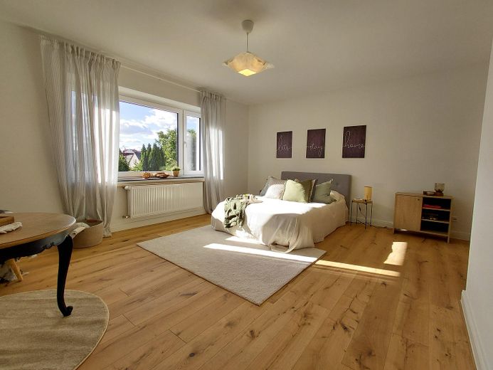 Entrate e sentitevi a casa: villetta a schiera modernizzata con finiture di pregio, giardino, terrazza e 2 garage – Eltern OG 1