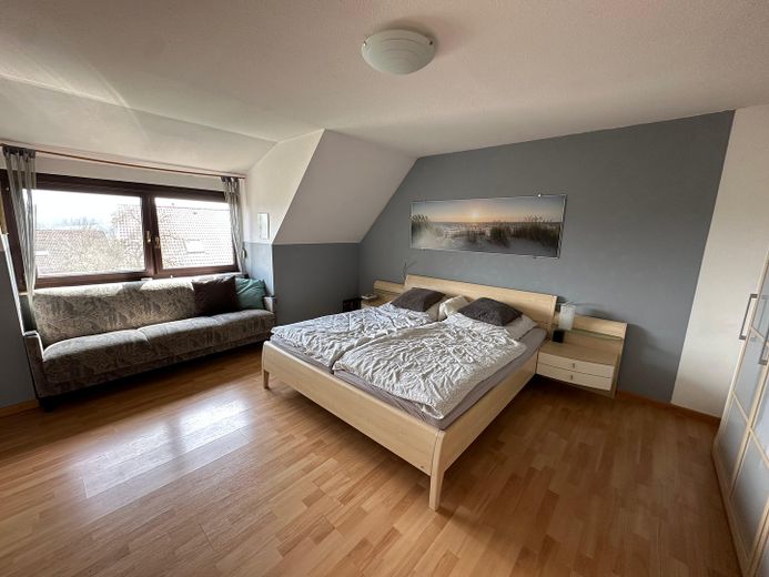 Gepflegte Doppelhaushälfte mit Einliegerwohnung in ruhiger Ortsrandlage von Ulm-Mähringen – Schlafzimmer 1 OG