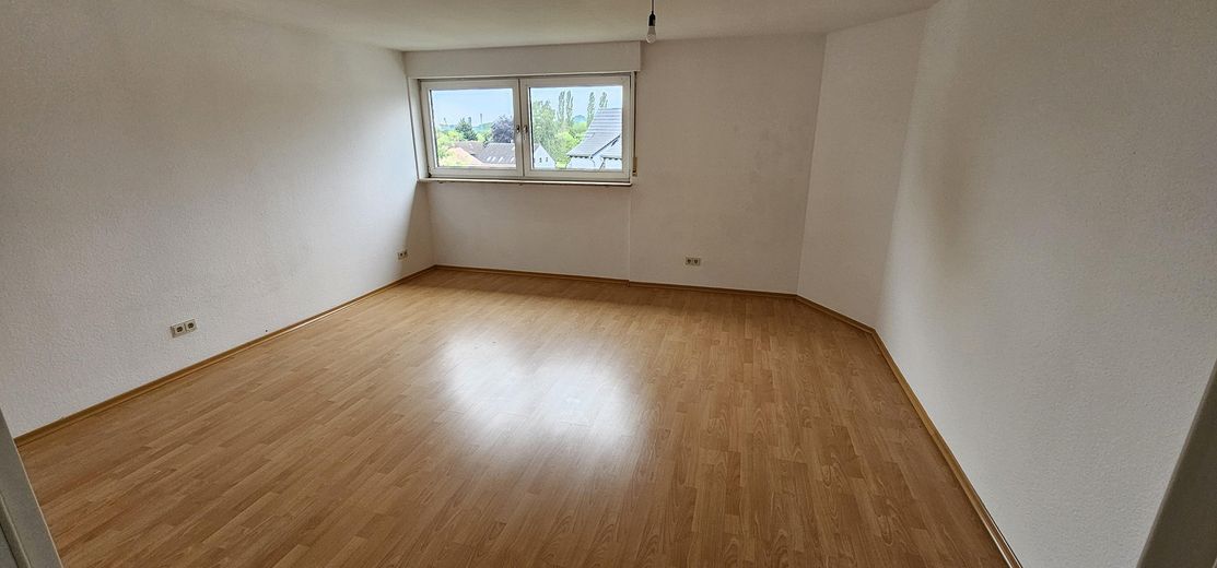 Über den Dächern von Forchheim, 3 Zi Wohnung, zentral und modern - Nähe Kaiserpfalz – Wohnzimmer