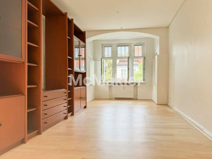 Sofort einziehen: Attraktive 2-Zimmer-Wohnung mit großzügigem Wohnbereich in Berlin-Friedenau – Foto 1