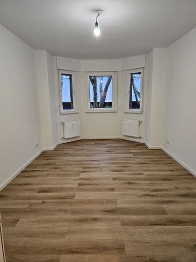 Vente directe : majestueux appartement de 5 pièces avec balcon, près de Hafeninsel Offenbach – Foto 8