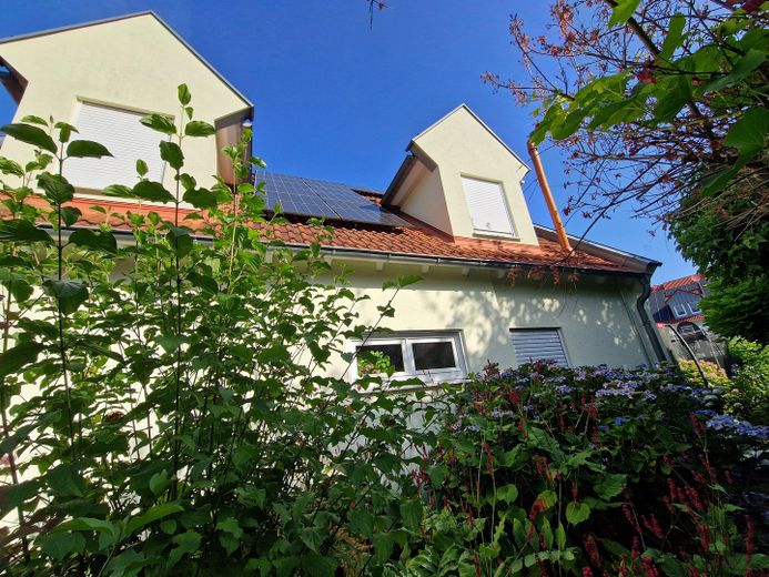 Starannie zaprojektowana nieruchomość z najwyższym komfortem mieszkania i wymarzonym ogrodem w idyllicznym otoczeniu – Photo 4