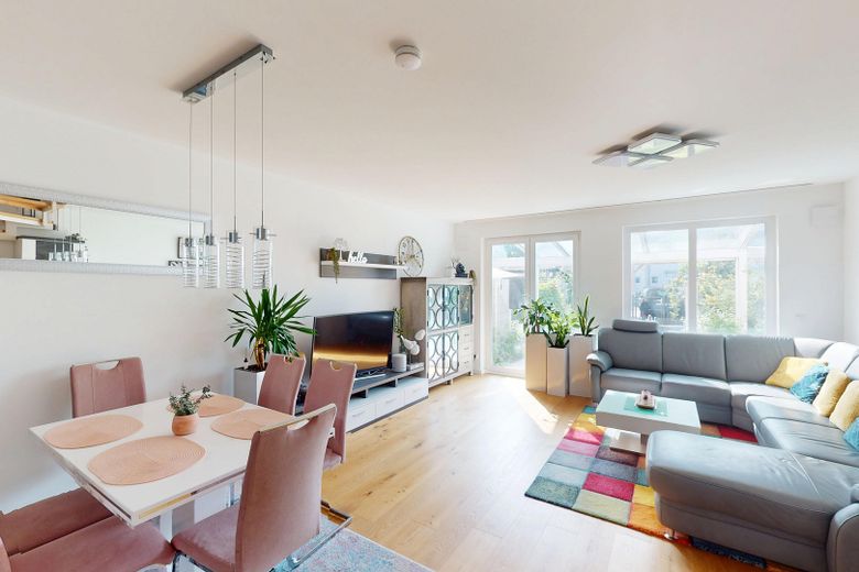 Modernes Reihenmittelhaus mit Garten und Dachterrasse in Berlin-Lichtenrade – Wohnzimmer