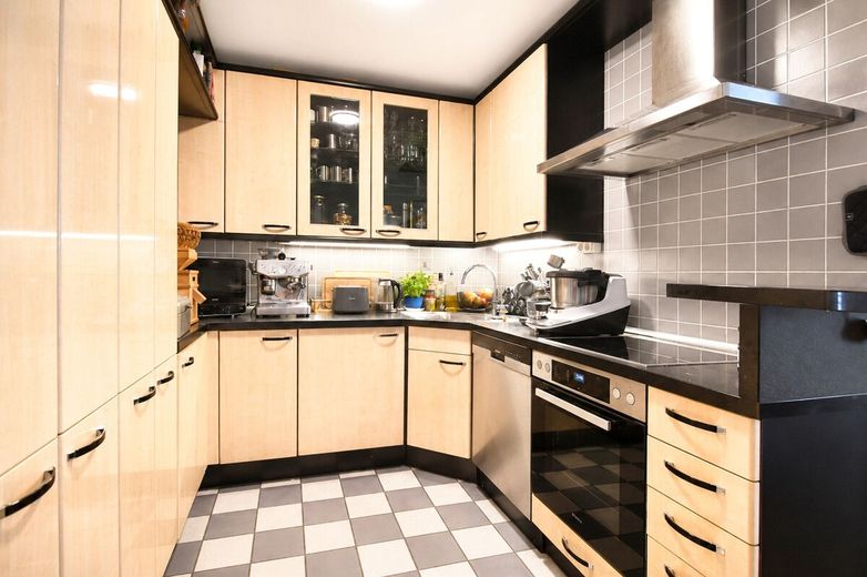 Süße Maisonette, eigener Eingang, mit Gärtchen und 2 Stellplätzen – Einbauküche inkl.