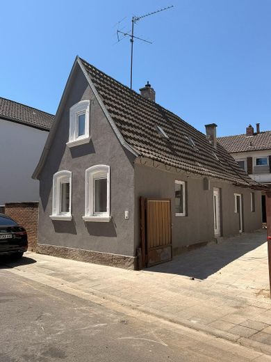 Schönes kernsaniertesHaus mit Stellplatz – Foto 2