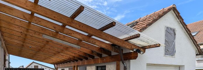Garage mit Carport
