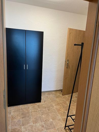 Vollmöblierte 1-Zimmer-Wohnung in ruhiger Umgebung – Flur