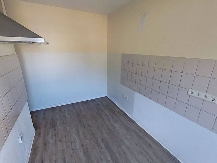 Komfortabel im Erdgeschoss: Helle 3-Zimmer-Wohnung mit Tageslichtbad (Wanne + Dusche) – Ansicht II: Küche