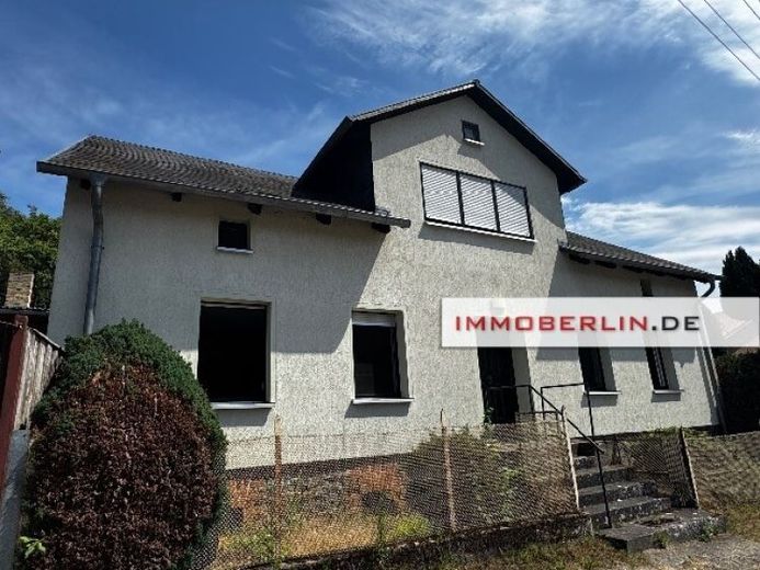 IMMOBERLIN.DE - Casa unifamiliare/bifamiliare con edifici accessori e potenziale in posizione rurale vicino al lago – Foto 1