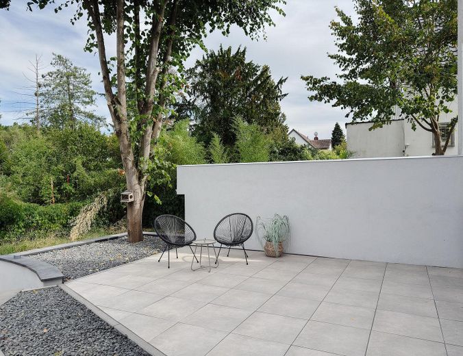 Mieszkanie ogrodowe z poczuciem domu: 105 m² z dużym tarasem w pobliżu Frankfurtu – Grosse Terrasse