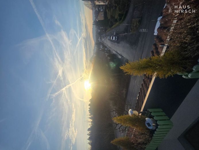 Gemütliche Dachgeschosswohnung mit Balkon und Traumblick! – Balkon Aussichten