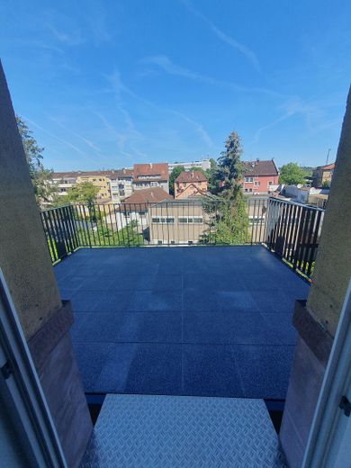 Baugleicher Balkon Nachbarhaus