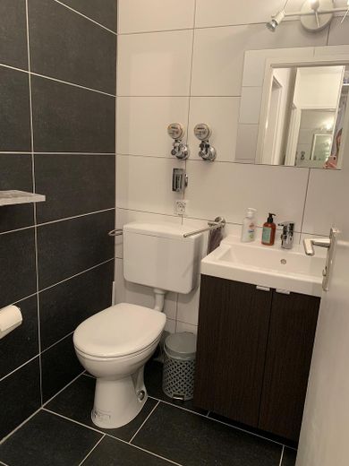 Appartement calme d’une pièce avec terrasse orientée au sud et jardin privatif à Schwabing-West – sans commission – Photo 3