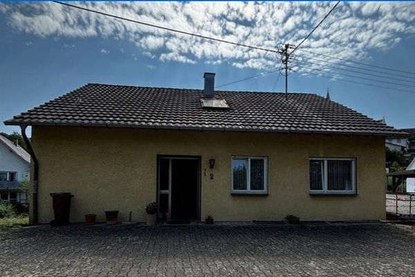 Raum für Ideen – Einfamilienhaus mit großem Grundstück und Ausbaupotenzial in Stockach-Hoppetenzell