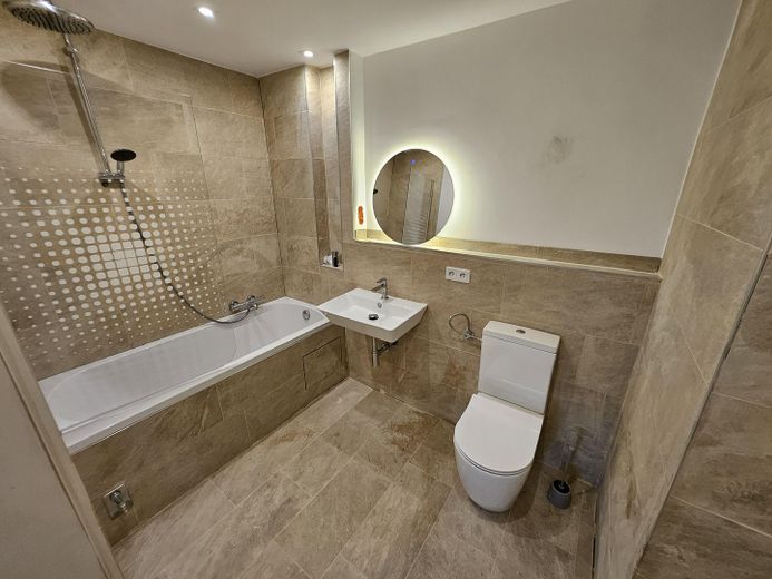 Exklusive 2-Zimmer-Wohnung mit Loggia und Einzelgarage – Erstbezug nach hochwertiger Renovierung – Foto 1