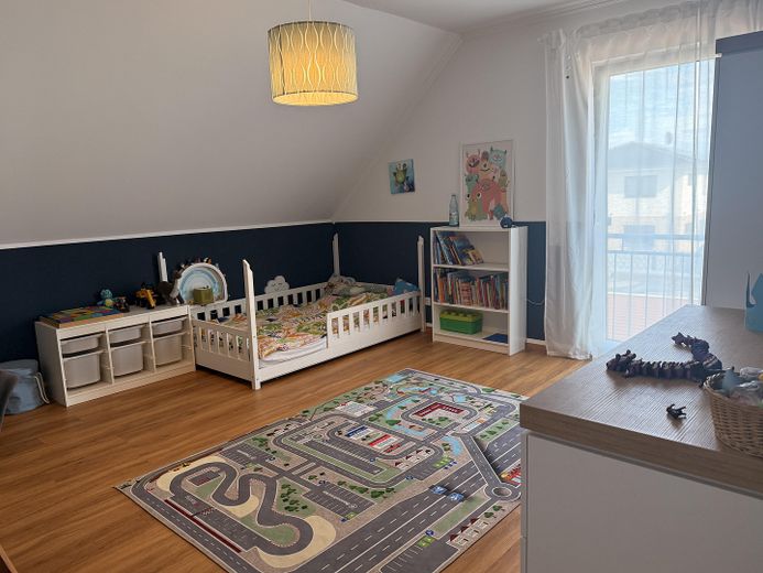 Modernes freistehendes Einfamilienhaus mit viel Platz & großem Garten | Baujahr 2021 – Kinderzi. 2 Bild 2/2