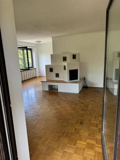 Zentrumsnah: Wohnhaus mit Galerie/Atelier, Einlieger-App.  & traumh. Naturgarten (834 qm) – Wohnen OG Grundofen