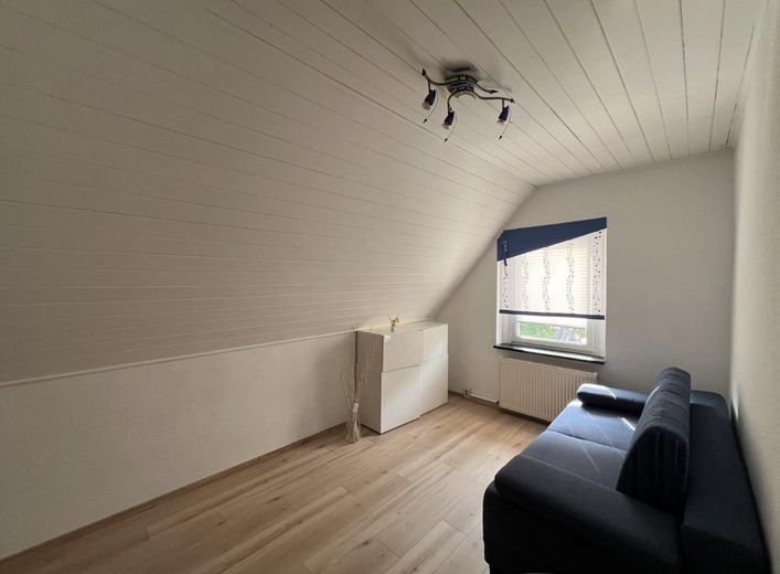 freistehendes Einfamilienhaus mit Garten, Pool, Sauna & Solarthermie – Foto 12