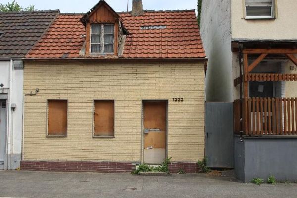 Projektentwickler Investoren ausgepasst! Baugrundstück 287 m² in Köln-Weiden mit einem alten Haus
