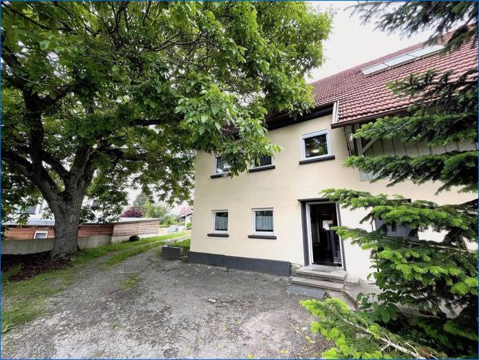 Casa unifamiliare ristrutturata e libera, con grande fienile e terreno idilliaco! – Foto 1