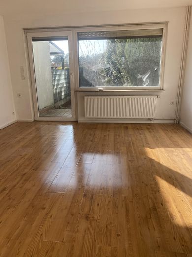Reihenmittelhaus mit eigenem Garten in Farmsen – Provisionsfrei & Preisattraktiv – Wohnzimmer Bild 2