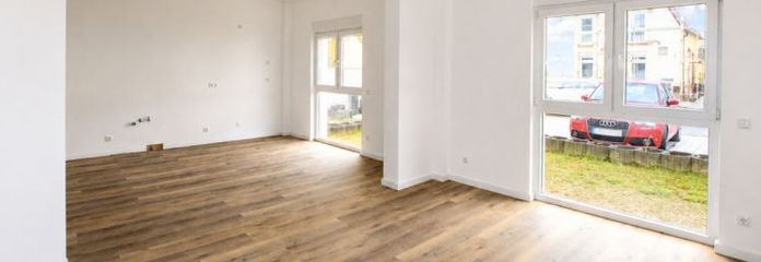 Kernsaniert auf Neubauniveau: Barrierefreie 4-Zimmer-Erdgeschosswohnung mit Terrasse und Stellplatz