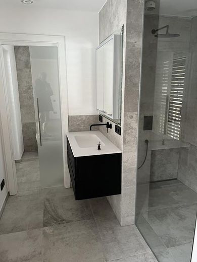 Luxuriöse Maisonettewohnung im Lehel – Bad