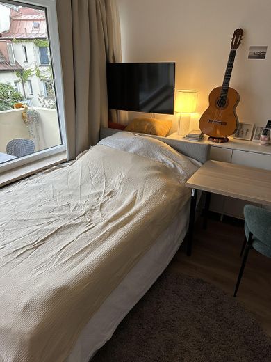 Top Lage an der Münchner Freiheit - Komplett ausgestattet - Südbalkon und sehr ruhig – Bett