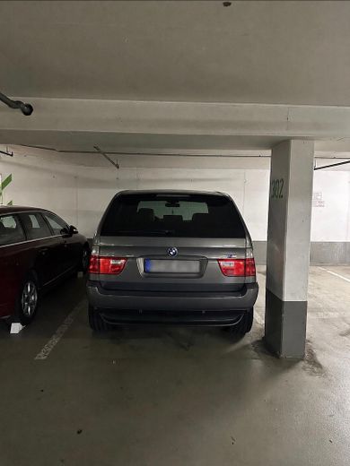 Appartamento soleggiato di 2,5 locali a Germering + box auto sotterraneo – TG-Stellplatz