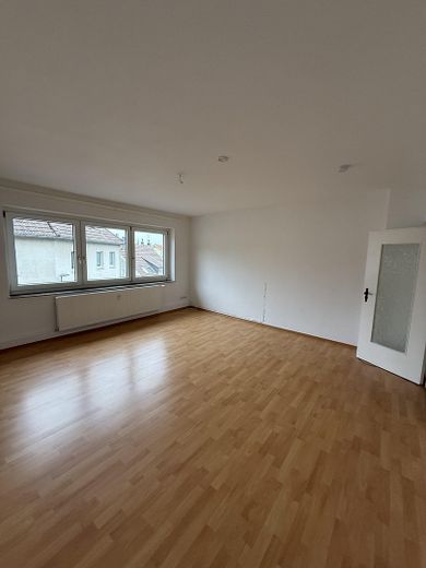 Gut geschnittene 2 Zimmerwohnung KDB – Wohnzimmer