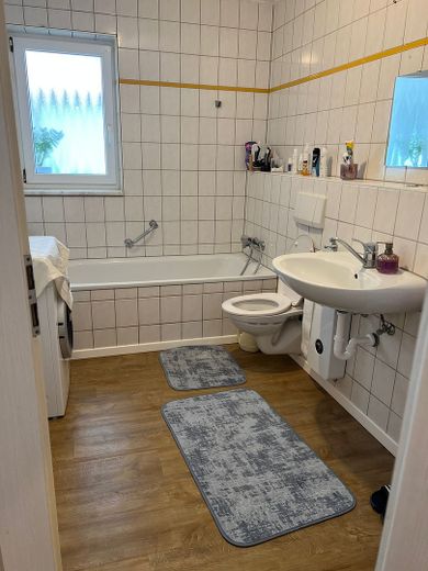 Mtl. 545€ Rate für Eigennutzer!!! Schöne 4,5 Zi-Whg. mit Balkon in Ablach zu verkaufen! (6) (ID-130) – Badezimmer