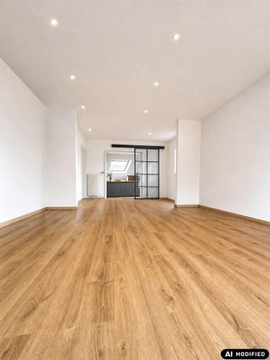 Yüksek kaliteli yenilenmiş 3 odalı çatı katı dairesi - Balkon ve Wilkau-Haßlau, Zwickau şehir sınırında sakin konum – Wohnzimmer 
