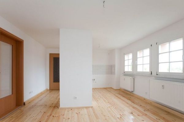 Niebo nad głową, zieleń tuż za progiem: przepiękne 3-pokojowe mieszkanie na poddaszu z ogrodem
