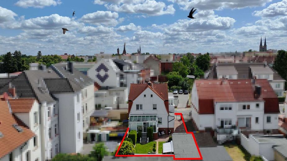 Familienhaus mit 162 m², Wintergarten und Garten in zentraler Lage von Burg bei Magdeburg – Panorama