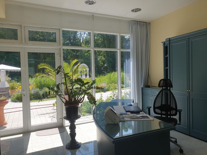 Represäntive Premium-Villa in gefragter Lage von Kolkwitz - VERKAUF IM DIGITALEN BIETERVERFAHREN – Büro
