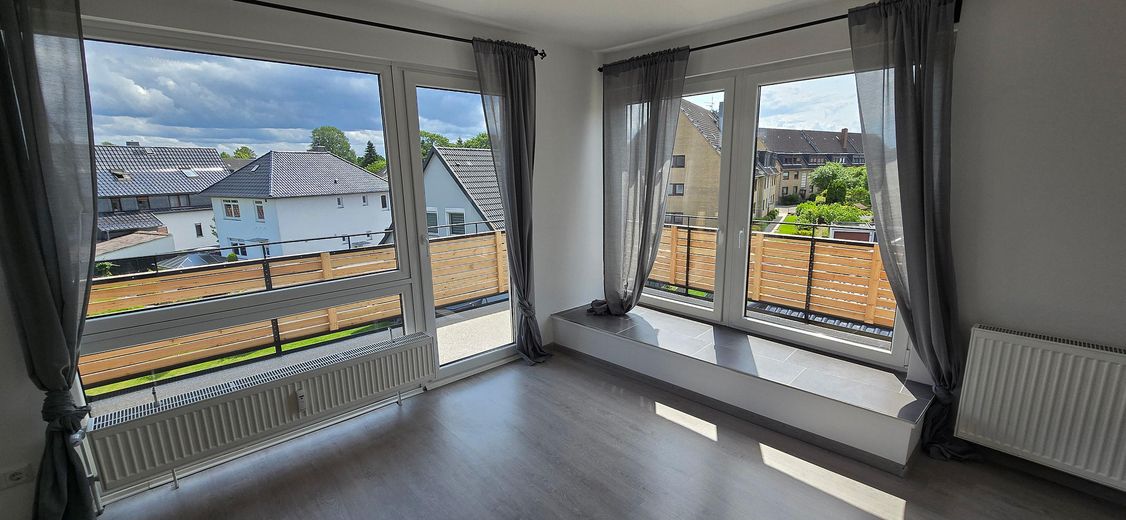 Wohnzimmer - Blick auf Balkon